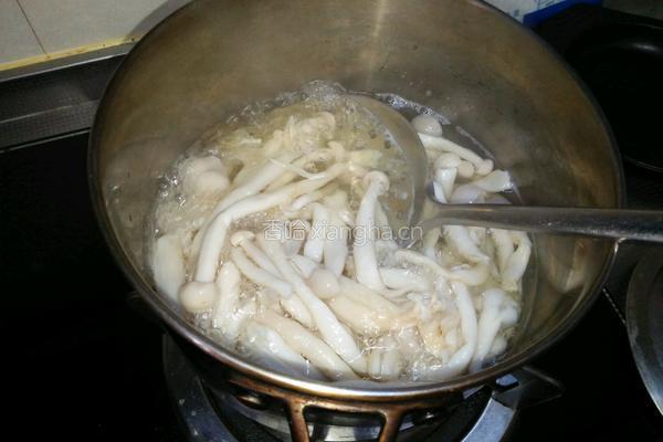 蚝油海鲜菇的做法图解2