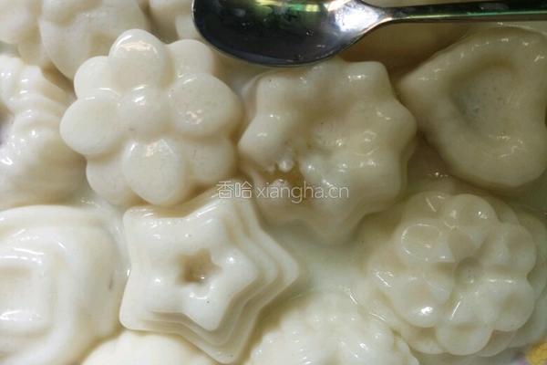 葡萄牛奶布丁的做法图解3