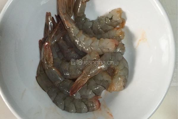 芝士虾仁的做法图解1