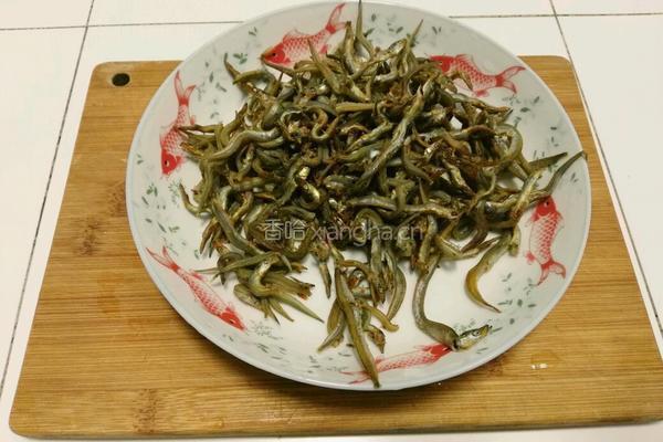 小鱼儿与花生米的做法图解2