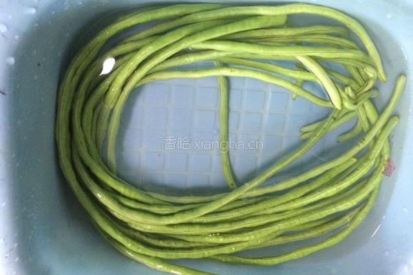 肉末豆角的做法图解1