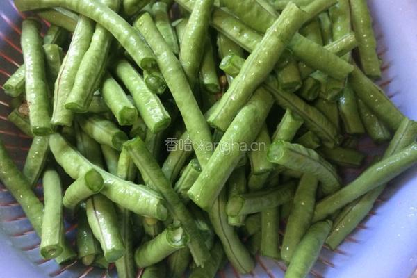 肉末豆角的做法图解2