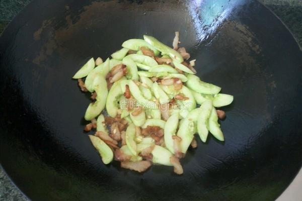 木耳炒白瓜的做法图解4