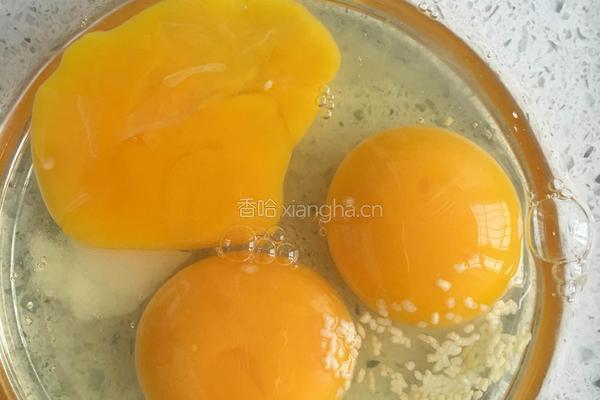 鸡蛋饼包炒饭的做法图解1