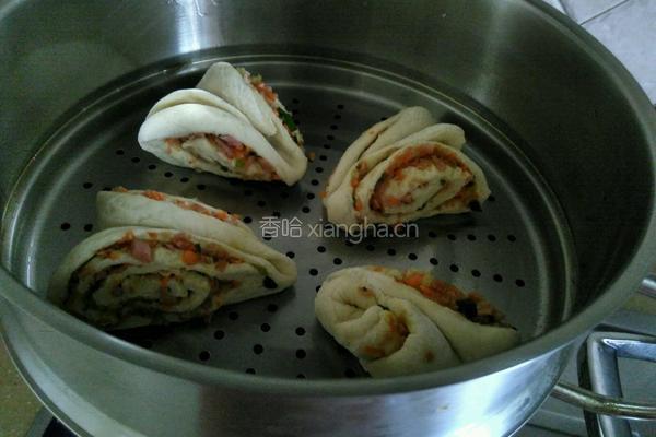 胡萝卜烤肠花卷的做法图解15