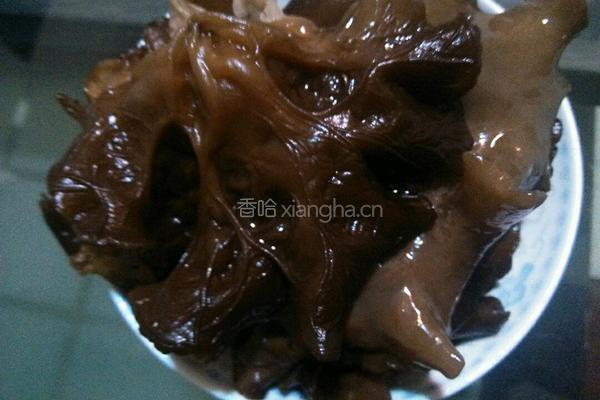 盐水木耳的做法图解2
