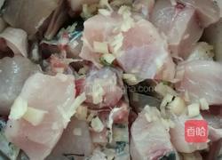红烧草鱼的做法图解1