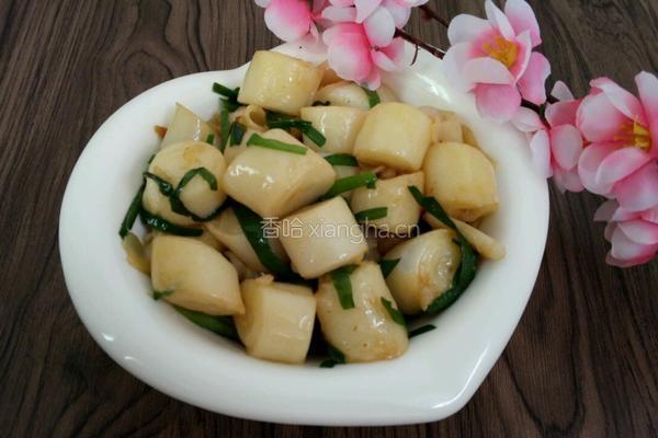 韭菜炒粉肠条的做法图解8