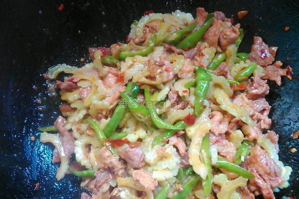 苦瓜青椒炒肉的做法图解6