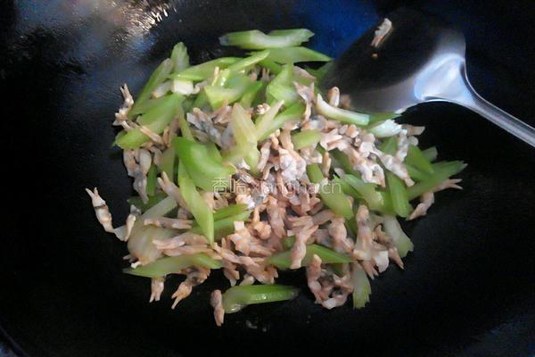西芹炒蛏肉的做法图解4