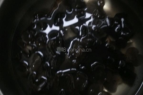 木耳炒肉的做法图解1