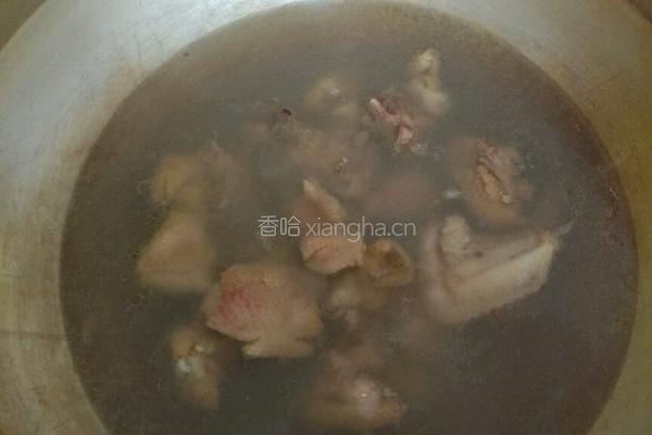 香菇土豆炖鸡的做法图解2