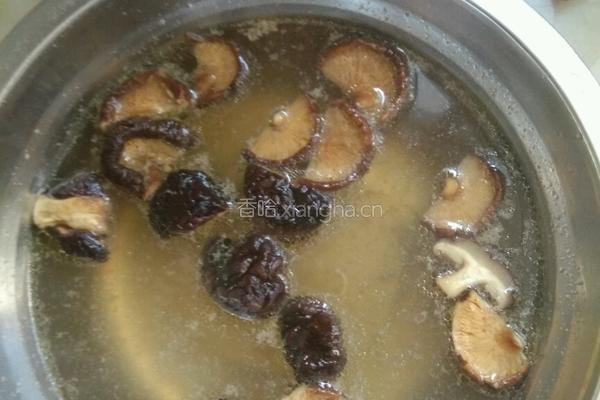香菇土豆炖鸡的做法图解3