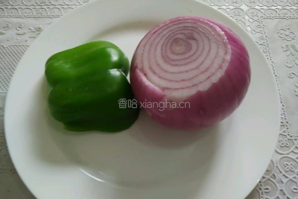 洋葱炒青椒的做法图解1
