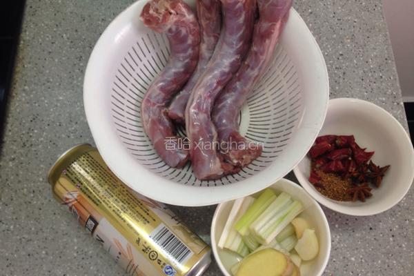 麻辣啤酒鸭脖的做法图解1