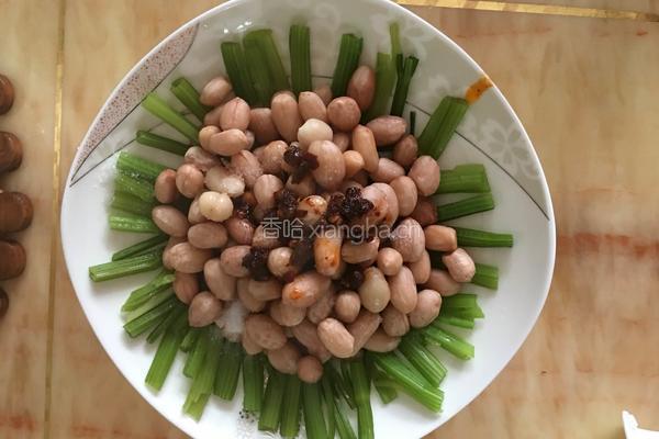 凉拌芹菜拌花生米的做法图解3