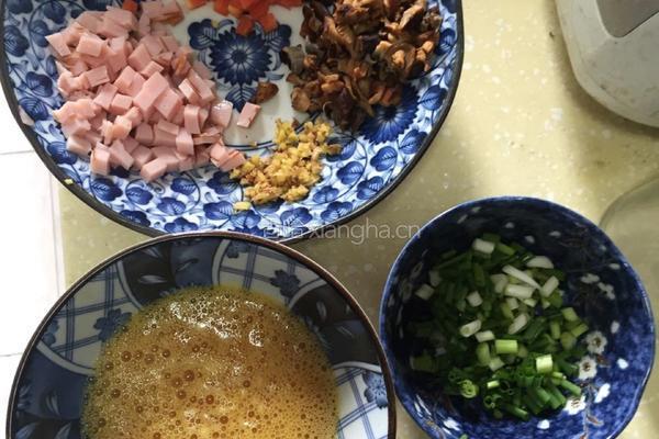 香菇红米炒饭的做法图解2