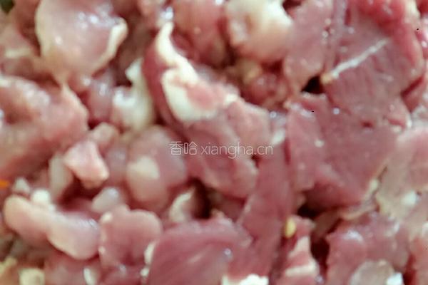 泡椒炒肉的做法图解1