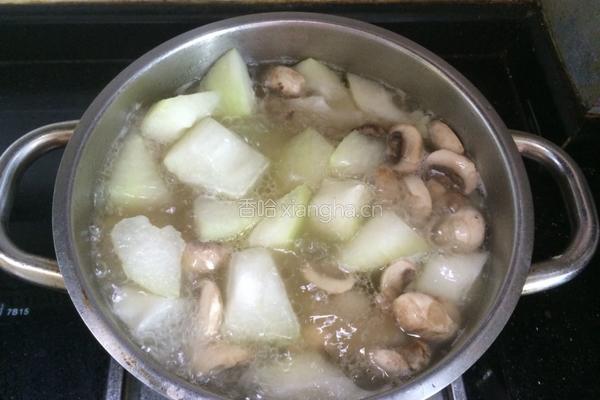 蘑菇茯苓大骨汤的做法图解6