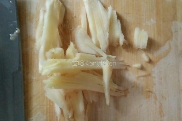 酸豆角酸姜爆炒牛肉的做法图解1