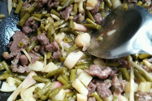 酸豆角酸姜爆炒牛肉的做法图解8