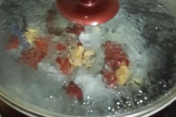 银耳莲子红枣 汤的做法图解6