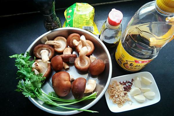 蒜蓉酱香香菇的做法图解1
