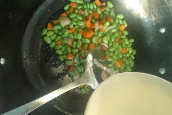 火腿炒毛豆的做法图解5