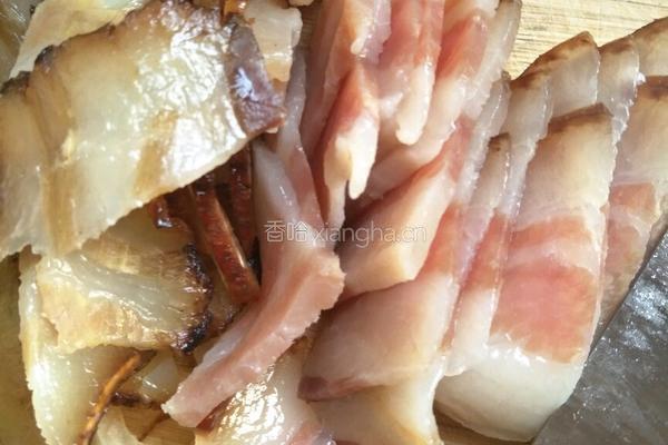 腊肉炒咸菜的做法图解3