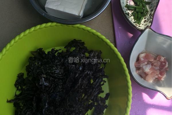 豆腐肉沫紫菜汤的做法图解1