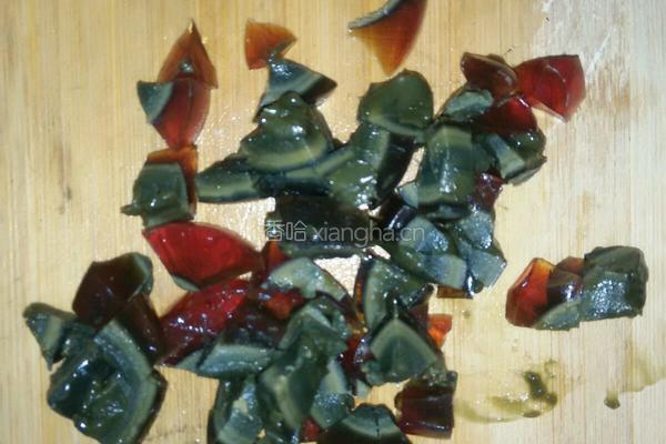 皮蛋豆腐的做法图解3