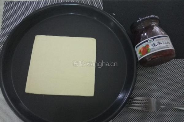 香酥草莓牛角包的做法图解1