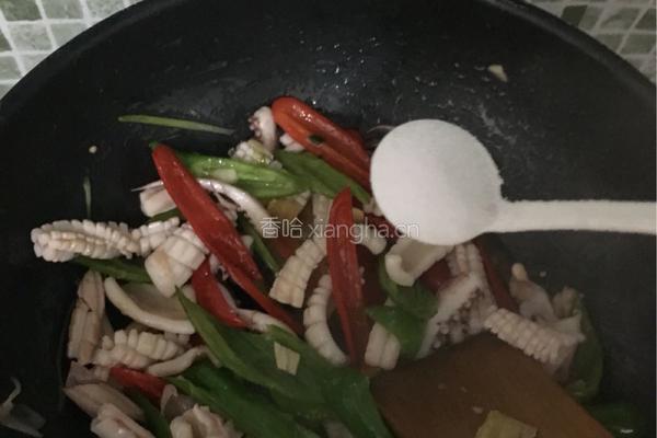 双椒炒鱿鱼的做法图解7