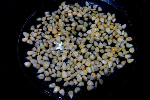 玉米胡萝卜炒瘦肉的做法图解4