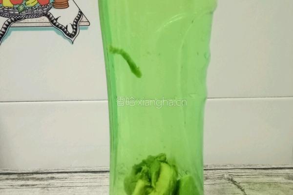 蜂蜜牛油果奶昔的做法图解4