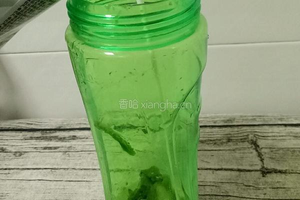 蜂蜜牛油果奶昔的做法图解5