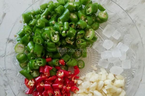 酸菜双椒炒猪大肠的做法图解4