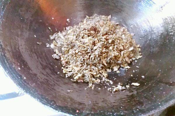 双椒腌菜炒肉丁的做法图解3