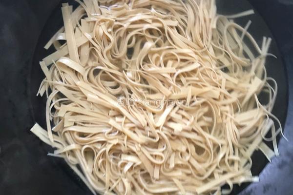 炝拌干豆腐的做法图解1
