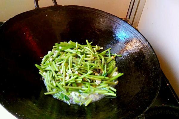 双椒炒红薯杆子的做法图解8