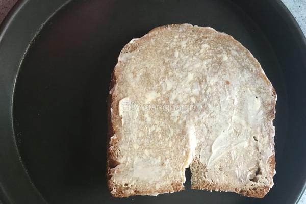生菜面包沙拉的做法图解2