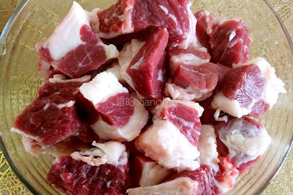 牛肉炖土豆的做法图解1