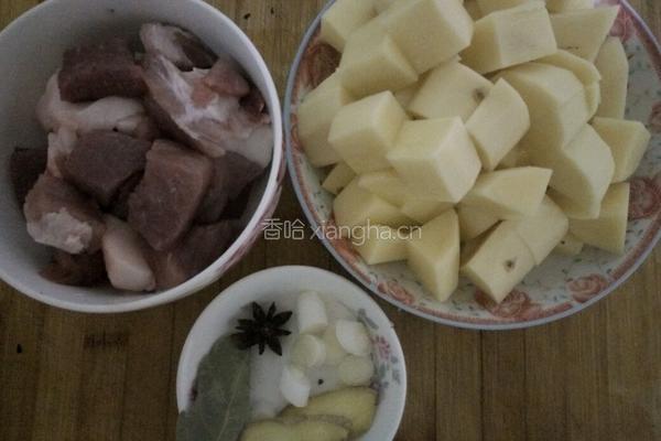 土豆炖肉的做法图解1