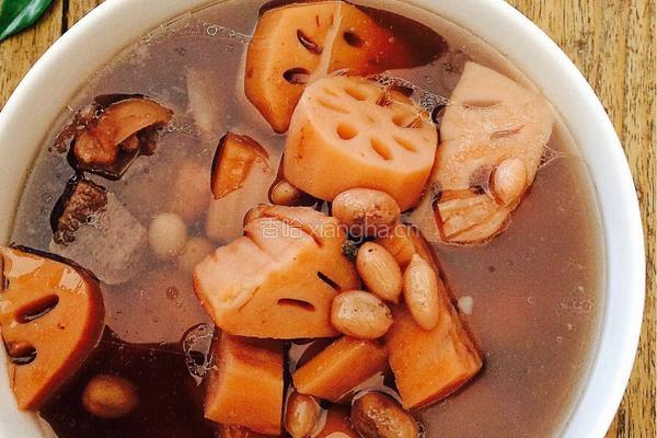 莲藕筒骨黑豆花生汤