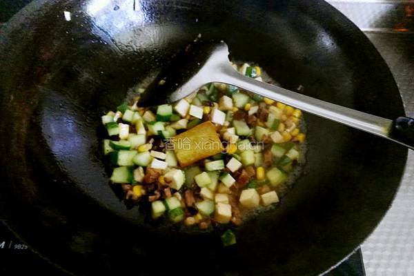 腊肠时蔬咖哩炒饭的做法图解5