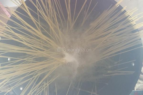 黑椒牛柳炒意面的做法图解4