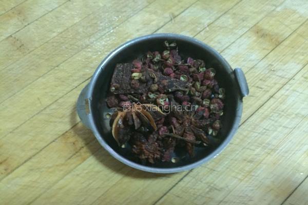 土豆烧牛腱子的做法图解2
