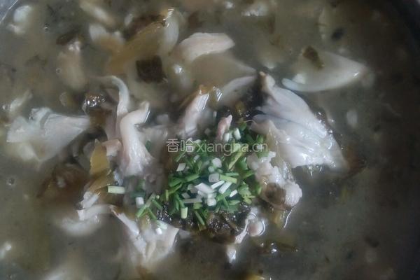 平菇酸菜肉片汤的做法图解7