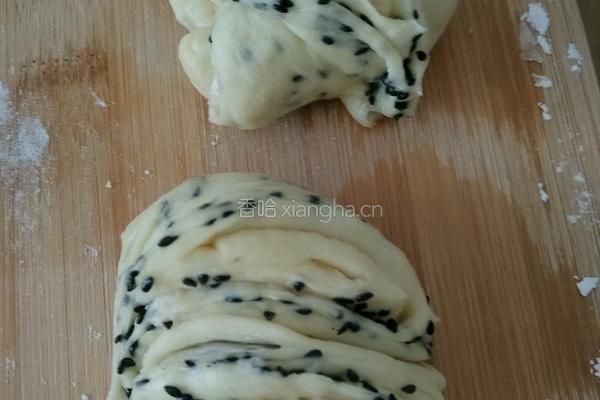 无糖芝麻花卷的做法图解6