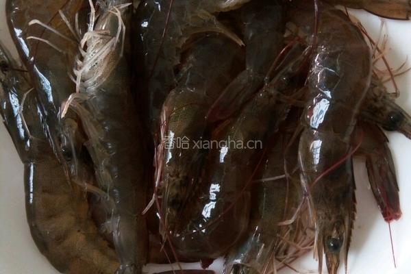 西芹白果炒虾仁的做法图解1